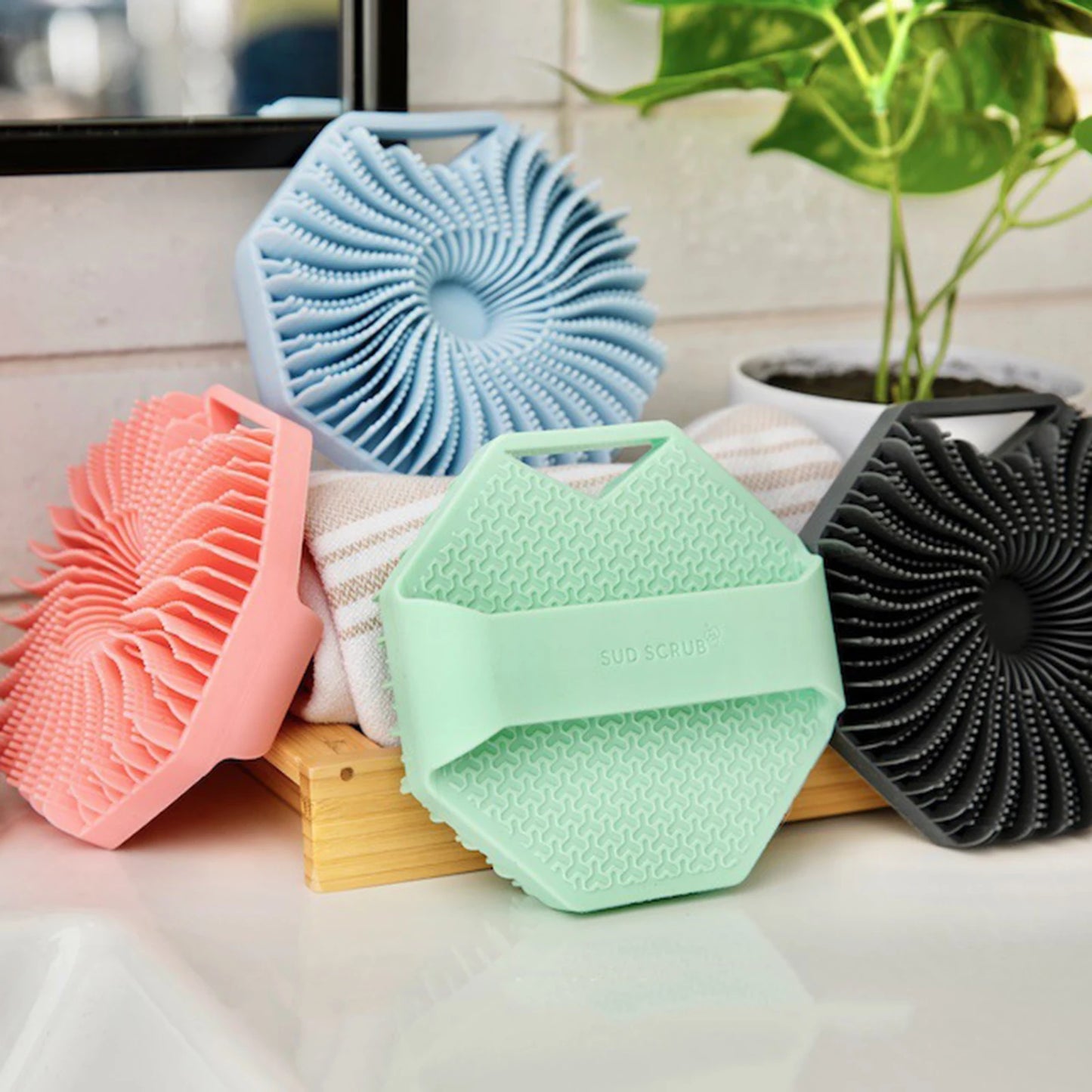 Polygon Silicone Body Scrubber Bath Brush With Ergonomic Handle Portable Shower Massage Cleaning Brush