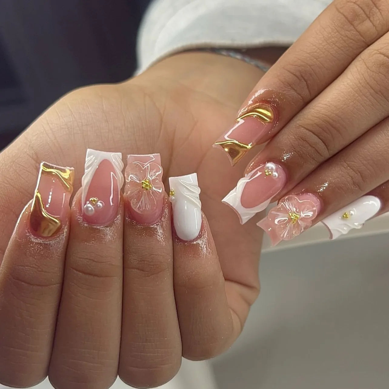 24pcs Mid-length Press on Nails Pink French Full Cover Flower Design Fake Nail Reusable Pearl False Nail with Jelly Glue Nails